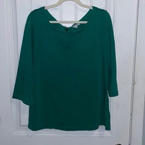 Scoop neck 3/4 sleeve green shirt